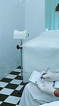 Šukání doktorky do zadku a chcaní děvky