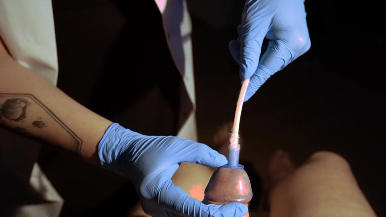 Sadic Sadie: Patient en POV. Sondage et placement d’un cathéter