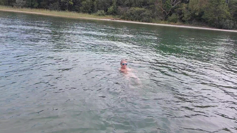 martinawest: Abuela Sexy Nada Desnuda En El Lago