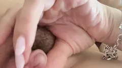 Aku lagi asik nyepong kontol sambil mainin itilku