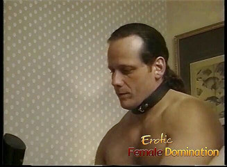 Erotic Female Domination: Bruneta femdom trestá své otroky