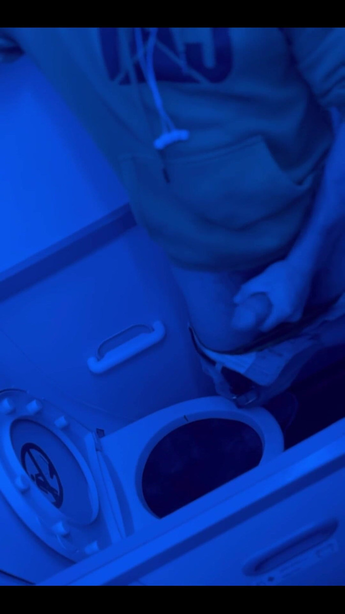OM43: Masturbuje na 30,000 Ft