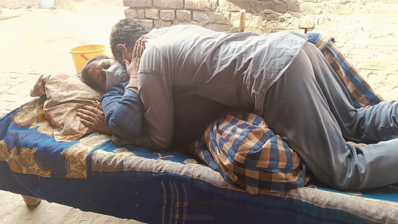 Yourgeeta8899: Dorf-Desi-tante wurde von ihrem nachbarn sehr liebevoll gefickt (voll Hindi Oudio)