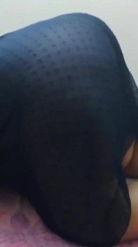 Seksi tombul Müslüman arkadaşlarının erkek arkadaşıyla yalamayı ve sikişmeyi seviyor