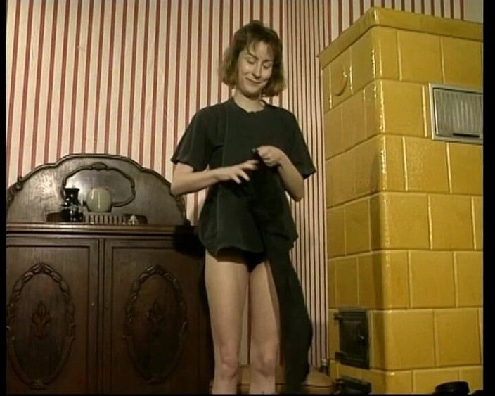 YOUR FIRST PORN: Chlupatá Laura Poprvé V Latexu