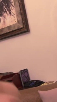 Zoey Holloway adalah si jalang yang ditimbul teteknya semasa berkongkek