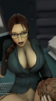 Lara Croft dapat meja kerja