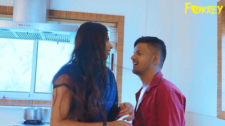 Triflicks: Um casal indiano fode na cozinha fodendo duro com áudio hindi