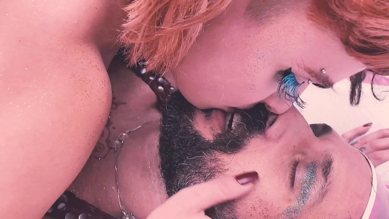 Candy Kush: Seks anal biseksual di pesta seks karnaval brasil
