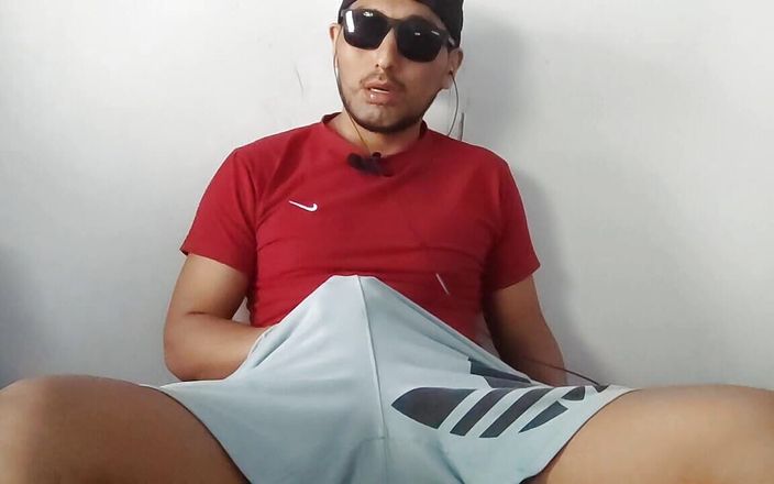 Hornyboy2058: サングラスで激しいオナニー