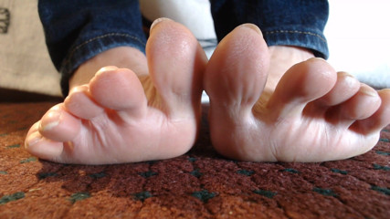 Abby Anna: Unhas longas