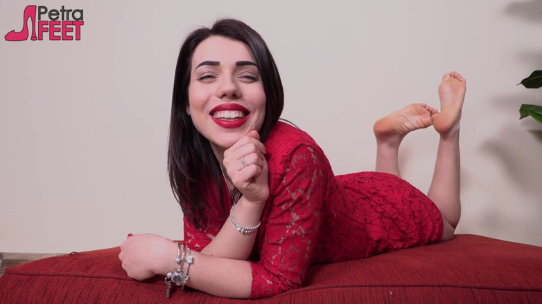 Foot Fetish HD: Sexy red dress and sexy feet