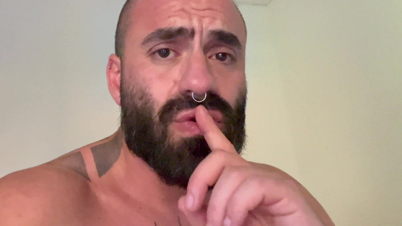 The Bearded Master: Em primeiro plano - padrasto Bator