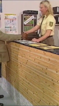 Hete rondborstige milf in haar kont geneukt en ondergespoten op kont door zwarte dokter en agent
