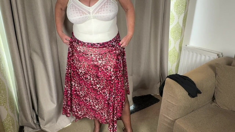 Aunty Sandra vintage girdle queen: Aunty Sandra Summer Strip Vgq52