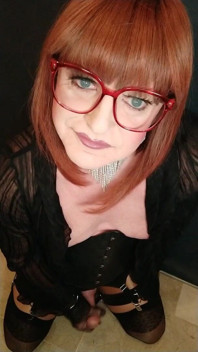 Zlobivá latexová crossdresserka