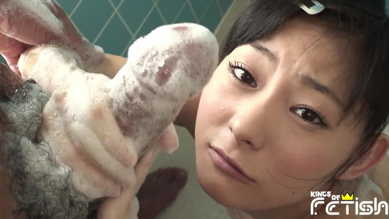 Pure Japanese adult video ( JAV): ผู้ชายโชคดีเล่นกับสาวมหาลัยญี่ปุ่นในรถก่อนอาบน้ำ