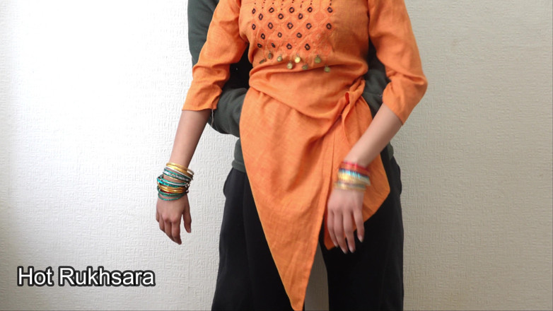 hot_rukhsara: Indian Hot Rukhsara dikongkek tegar dalam gaya doggy dalam pakaian...