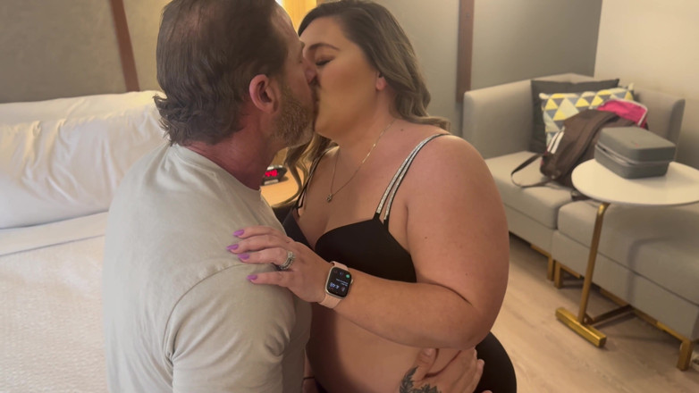 Brock Swole: Brock e Aly Sky - conexão no hotel