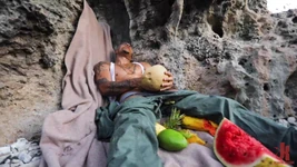 Le roi noire : un homme vs une mangue