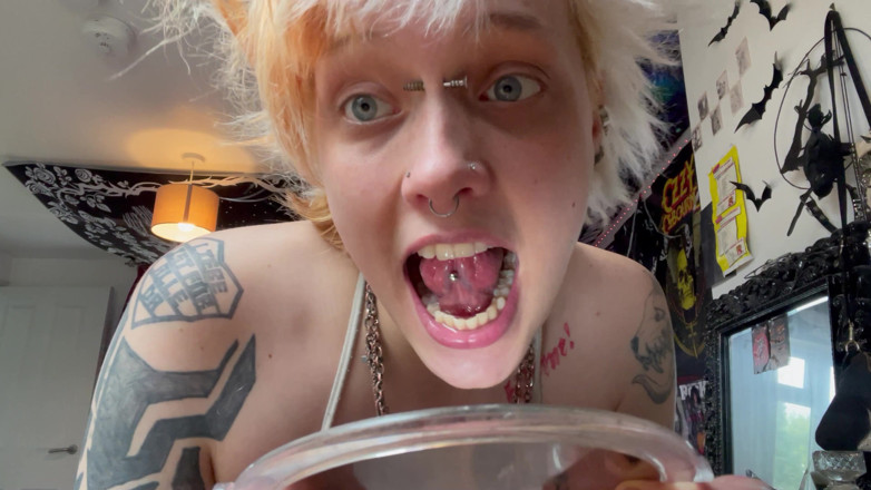 Glitterqueen1999: No Makeup Goth Girl Mouth Tour with Hand Mirror