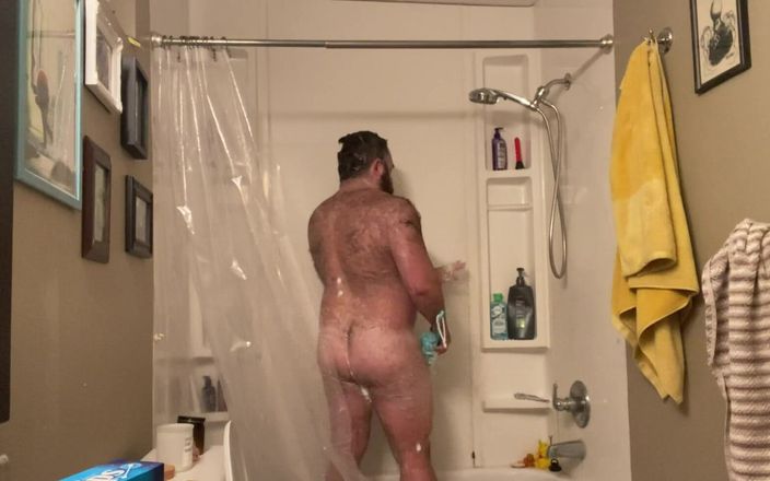 Huzzbearz: Post gym shower