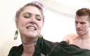 UK Sinners: Tätowierte stiefmutter Tallulah Tease reitet den schwanz ihres stiefsohns Sam...