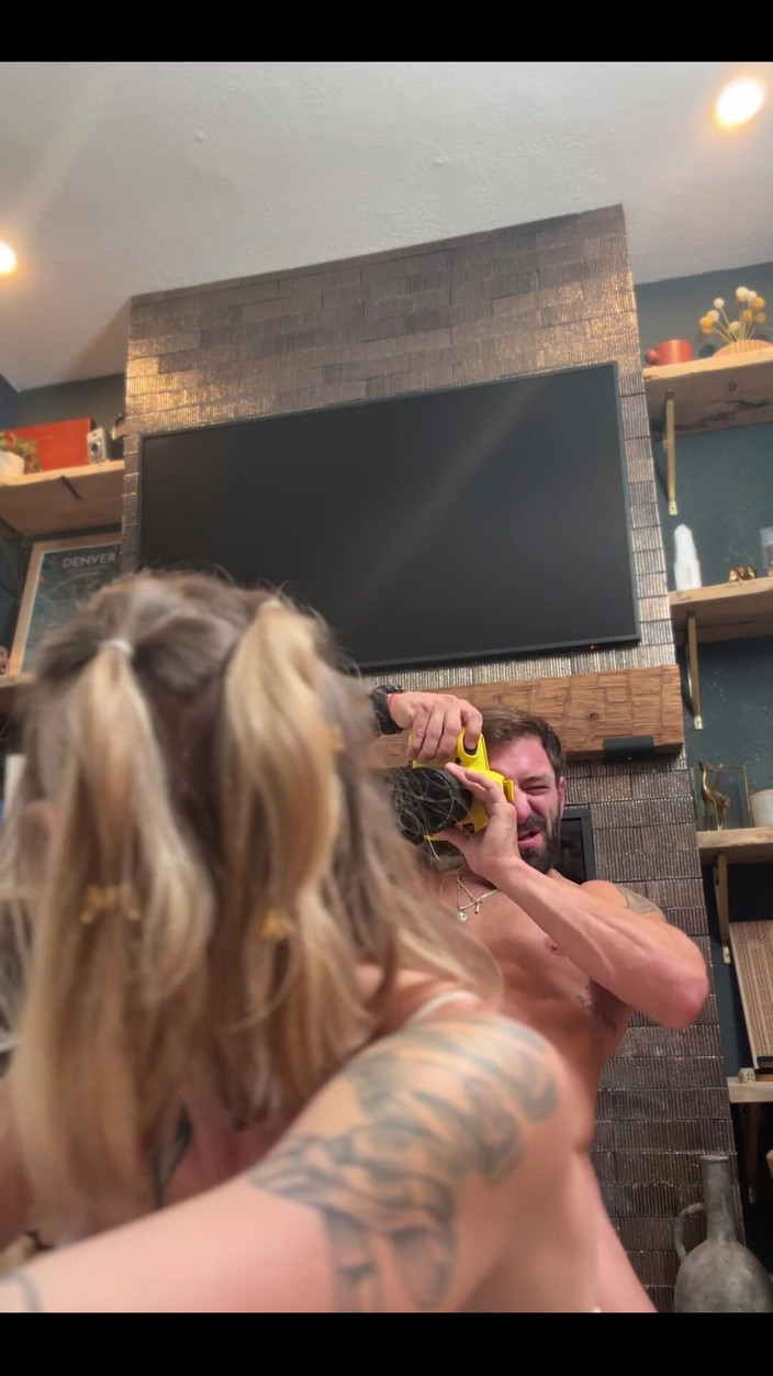 Sammm Next Door: Bg Sneak peek swipe om me vernietigd te zien