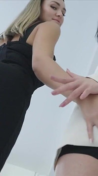 Sanktor - Lesbian Art Striptease nud și masturbare