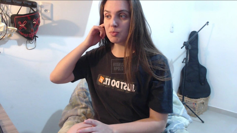 Angell Apolo: Loirinha Rabuda Dançando No Quarto Em Live