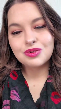 Glossy Red Lips JOI
