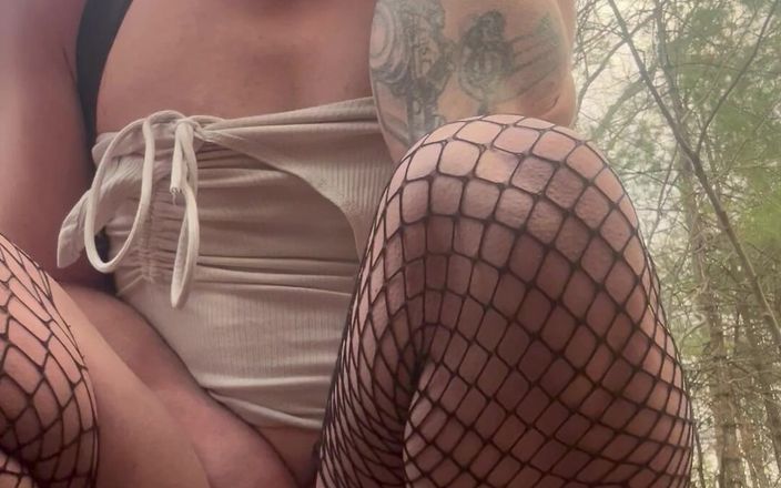 LaCie Kissess: Живое шоу сисси Lacie перед вебкамерой на вечеринке