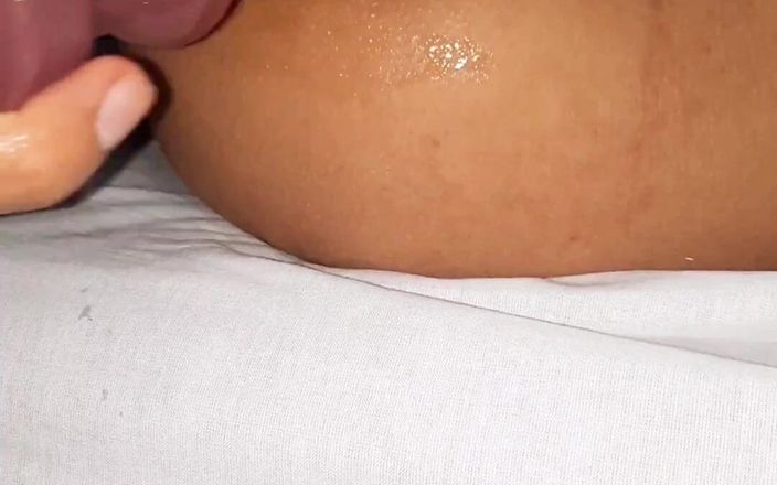 eddiexcxc: Îmi fut curul cu un vibrator!