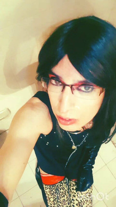 Tammy sissy slave: Sissy travestita dopo aver ricevuto sborra in faccia