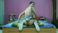Cute & Nude Crossdresser: Seksowne maminsynek crossdresser Sweet Lollipop ćwiczenia w seksownym body.
