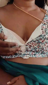 흑형 대물 과 섹스하는 남매 Bhabhi Anni 옷을 다림질할 때 1화
