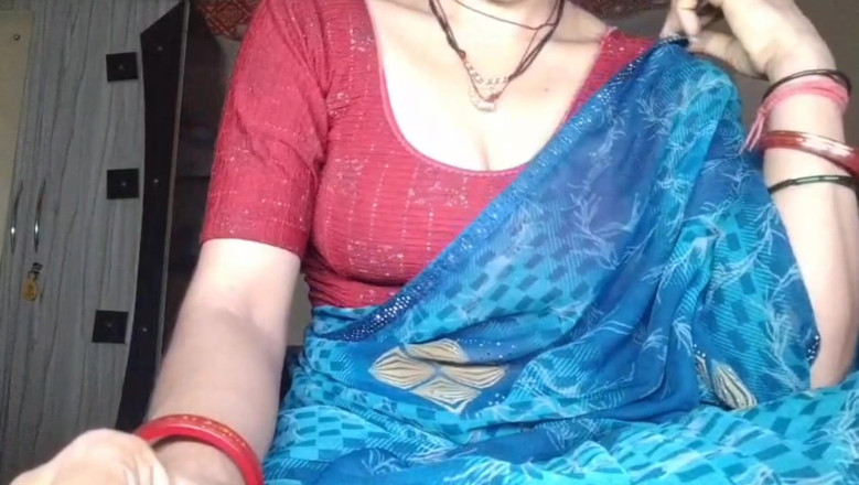 Popular Nisha: Indian Bhabhi Showing New Video HD