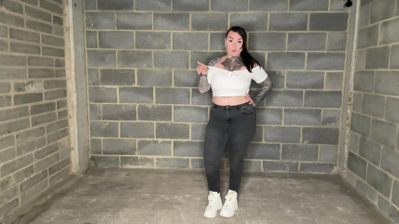 Miss Valentina: Freak Findom na záchodě