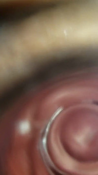 Guarda dentro il mio buco del culo con il mio plug anale di vetro