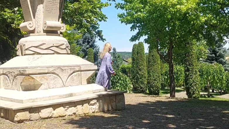 Selena701: Soția amatoare blondă matură se bucură de sex după ce...