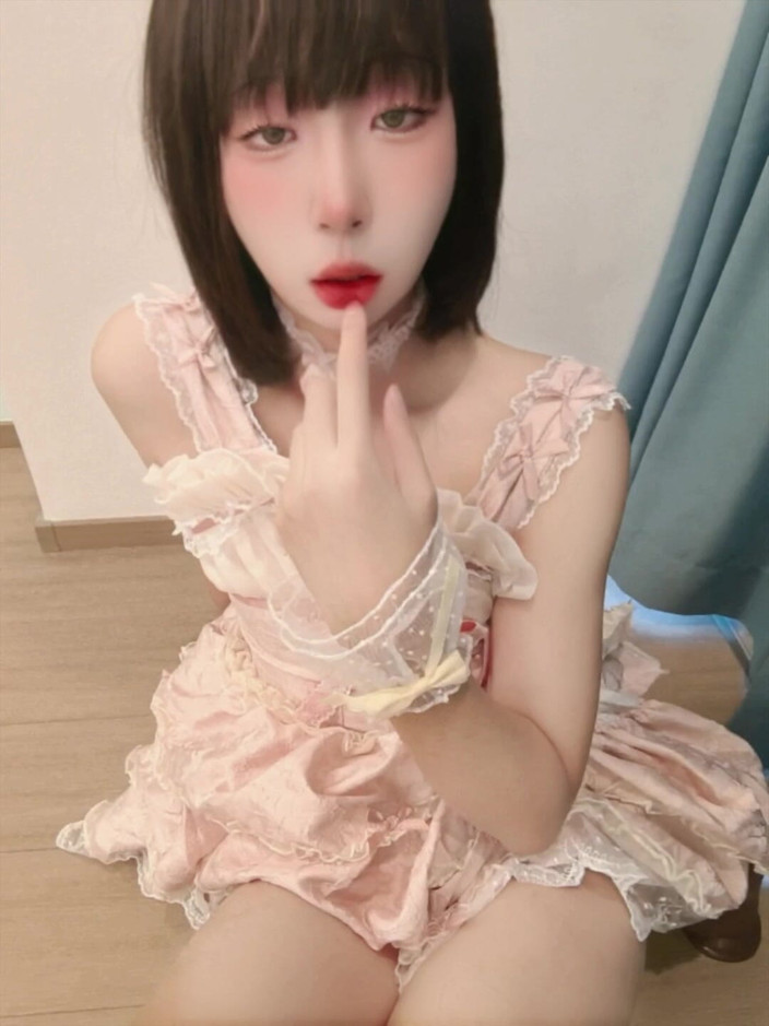 CD_XiXiouo: Asiática fofa ladyboy é viciada em paus pretos dentro de sua...