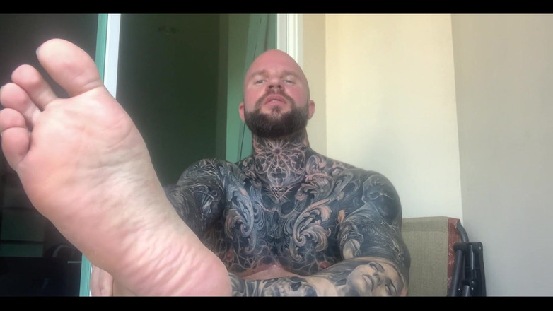 Jasons feet: 爸爸终于完成了他所有的纹身，在过去的40天里