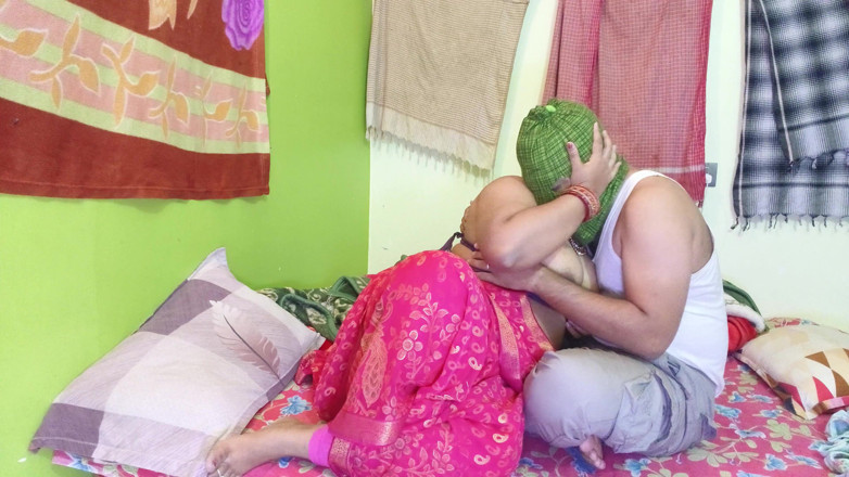 Hotty Mona: Indische Bhabhi met grote borsten geniet van hardcore-seks met Devar...