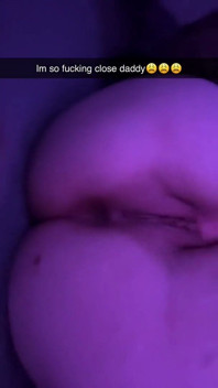Joyliii heeft weer een snap-sessie met een vreemde