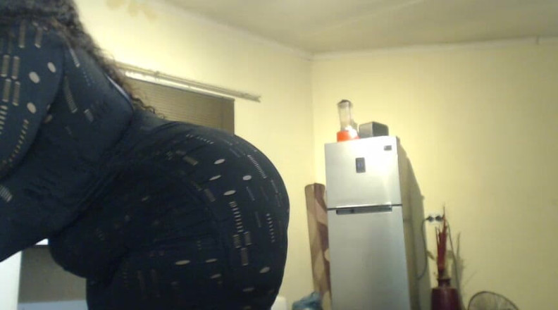 Legendary Booty Overdose: Madura grandota sacudiendo su jugoso gordo
