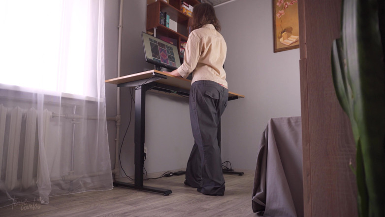 Teasecombo 4K: Pantalonii colegilor cad la locul de muncă în dezastru