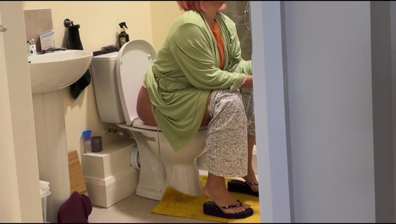 Emma Voyeur: Caught Step Mom Peeing:what Happens Next Will Surprise You