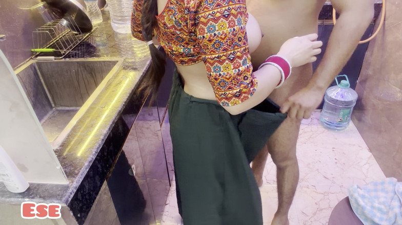 Sammy Sins: Žhavá a sexy služka byla ošukaná v kuchyni