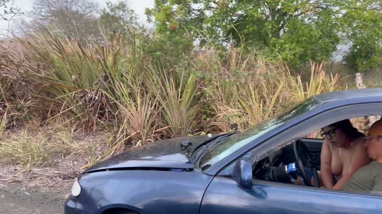 Lady: Hijastra culona tiene sexo en el auto con su padrastro