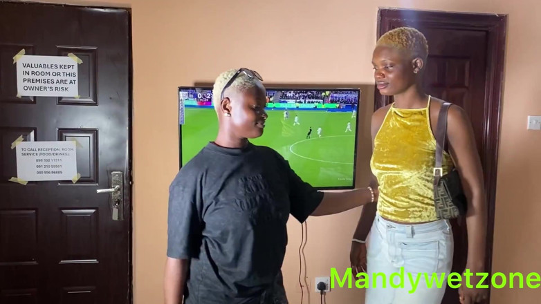 Red district Tv: Wanita lesbian berkongkek dengan Rep jualan barunya.